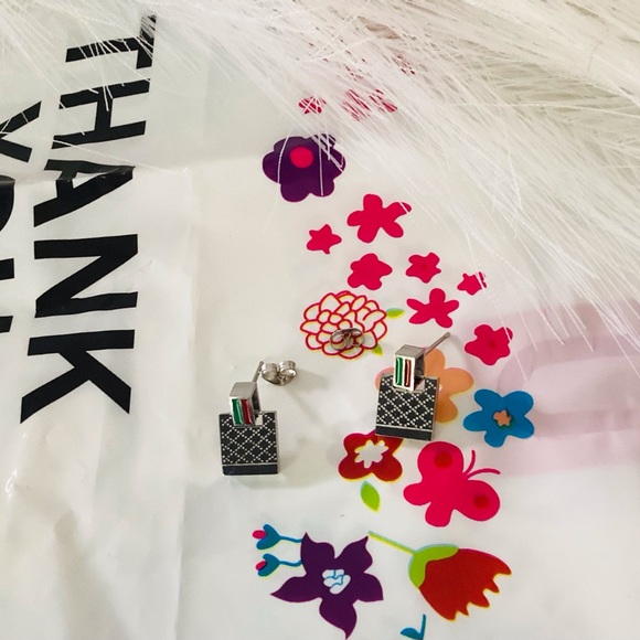 Beautiful brand name earring for Woman - Picture 5 of 6